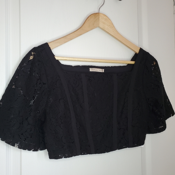 🎈2/$50 🆕️ Zara Cropped Blouse - Picture 9 of 9